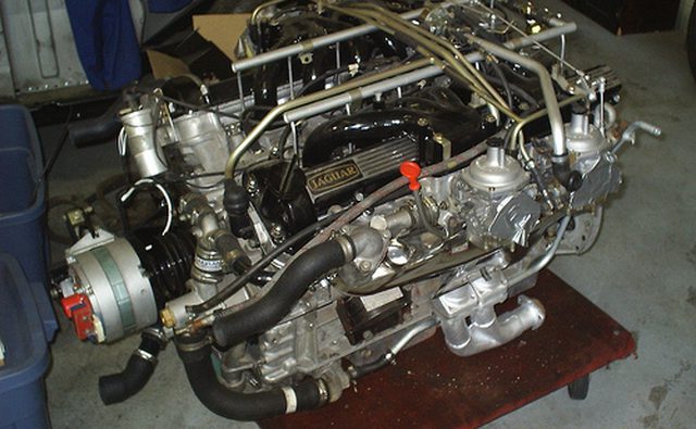 Двигатель V8