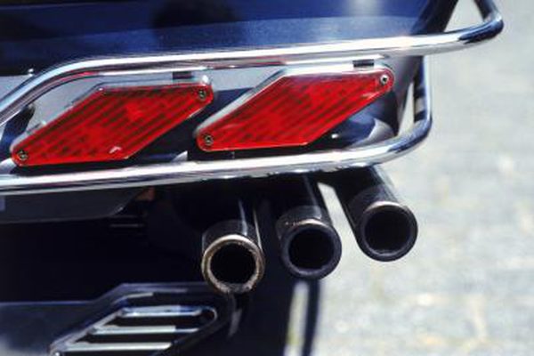 Каковы причины выхлопных газов в салоне автомобиля?