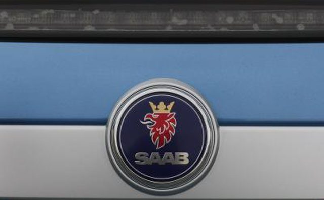 Логотип Saab на автомобиле
