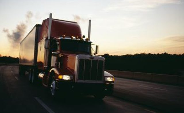 Поддерживайте работу своего грузовика с помощью систематического осмотра двигателя.