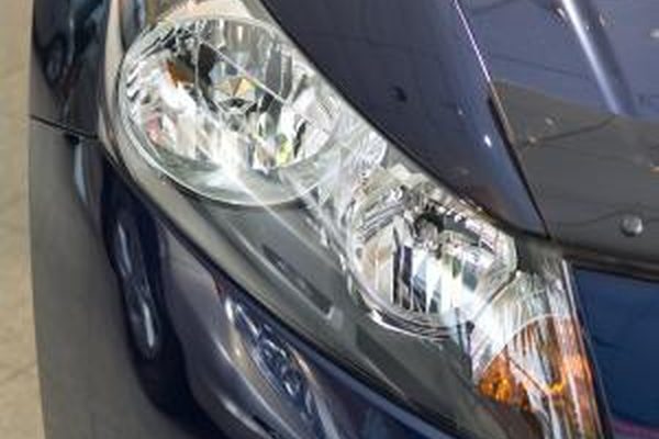 Как заменить лампу фары на Lexus ES300 2002 года