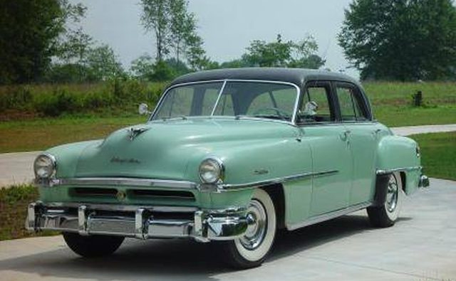 Стиль седана Chrysler Windsor Deluxe 1951 года был перенесен с довоенных образцов.