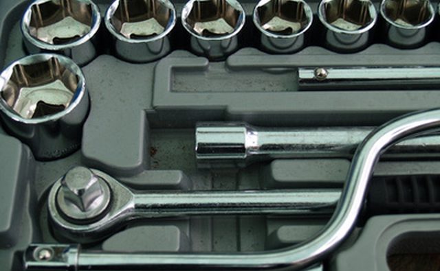 Вам понадобится набор инструментов для изменения фильтра трансмиссии вашего Honda.