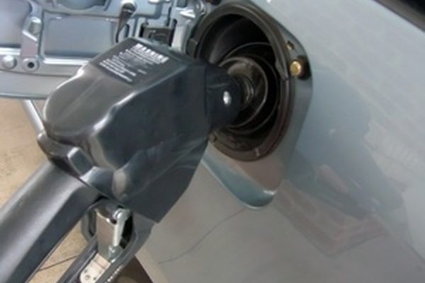 Как заменить топливный фильтр на Buick Century 2002 года