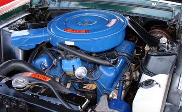 Моторный двигатель семидесятых с более высокой компрессией.