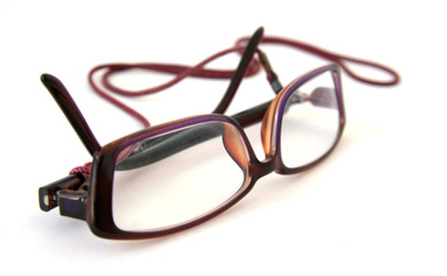 Сертифицированные ANSI защитные очки защитят ваши глаза от аккумуляторной кислоты.