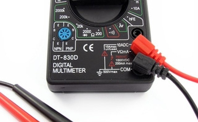 Используйте цифровой вольтметр для измерения неисправностей электрической системы.