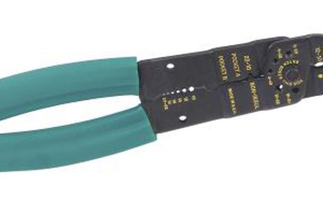 Использование кусачки предотвращает повреждение кабеля.