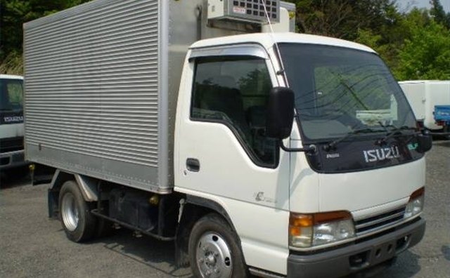 Небольшие микроавтобусы, такие как этот, в Японии используются для городских перевозок.