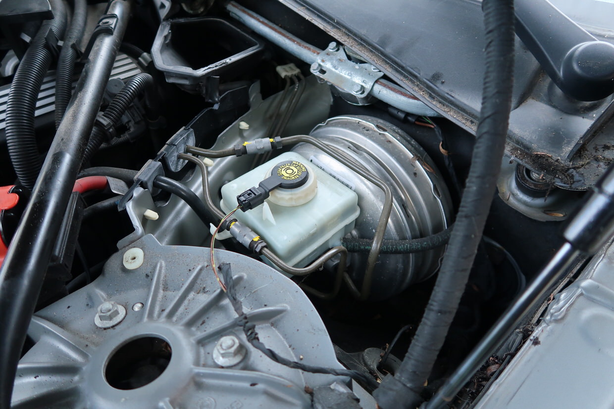 Замена тормозной жидкости для автомобилей BMW 325xi (E90/E91/E92) в Москве. Звоните сейчас! Дисконт!